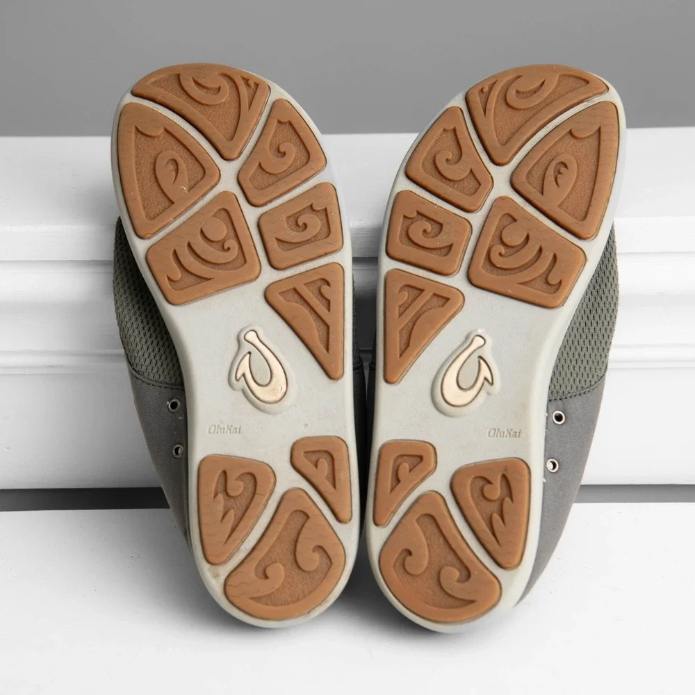 OluKai Nohea Moku Sz 11.5 Gray Mesh Slip on Boat Shoes Beach Minimalist Slip Ons
